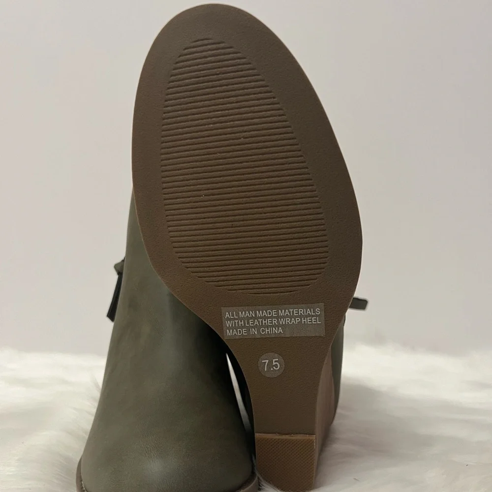 Report Womens Olive Guine Zipper Wedge Heeled Bootie Boots Size 7.5 NWOB